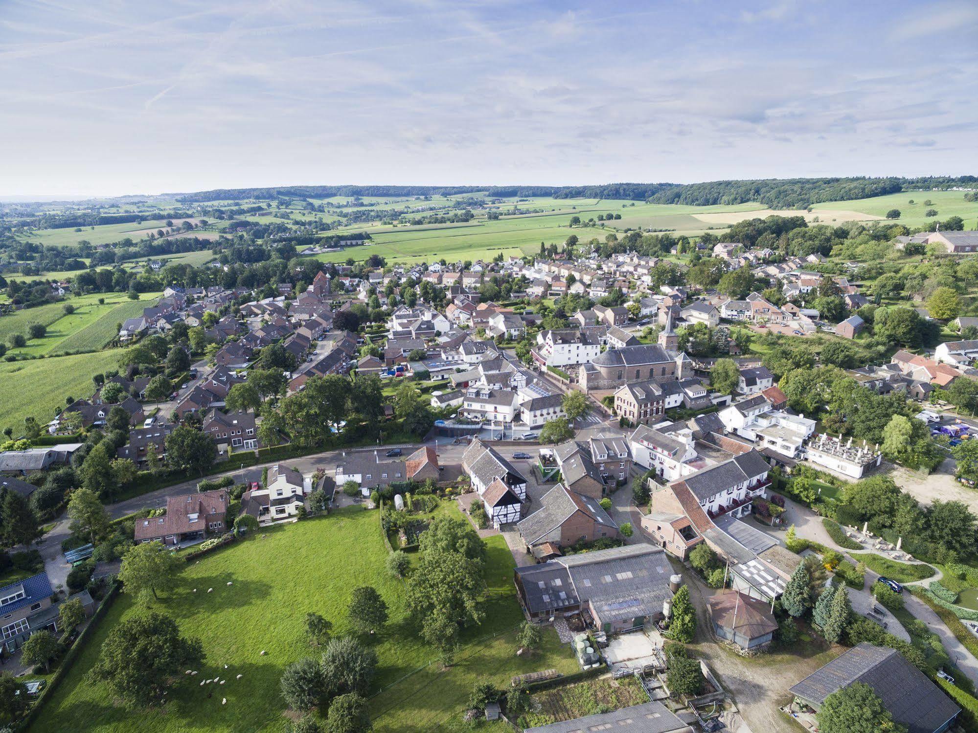Aparthotel Ons Epen Bagian luar foto